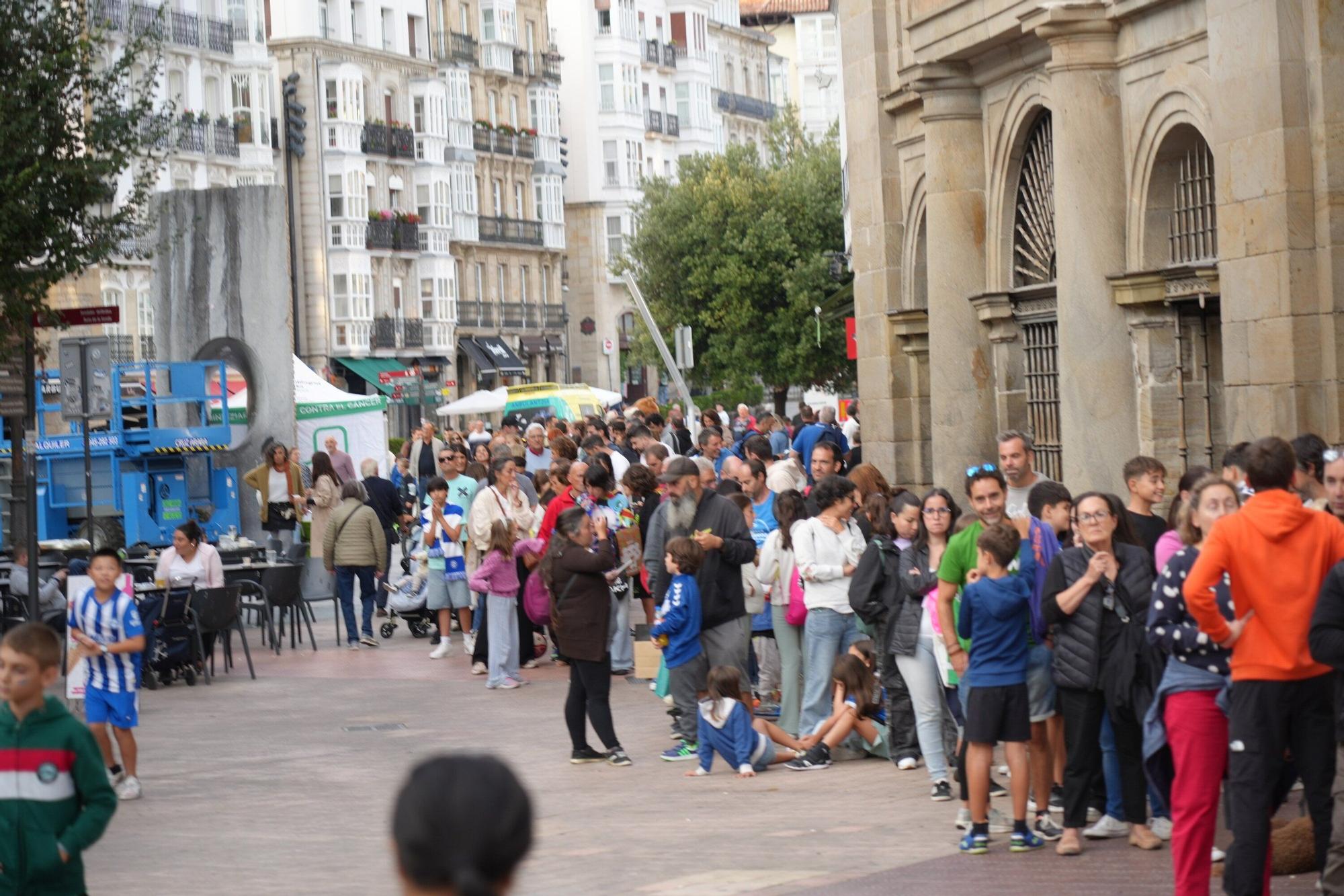 En imágenes: Firma de autógrafos para desbordar Vitoria-Gasteiz de ilusión albiazul