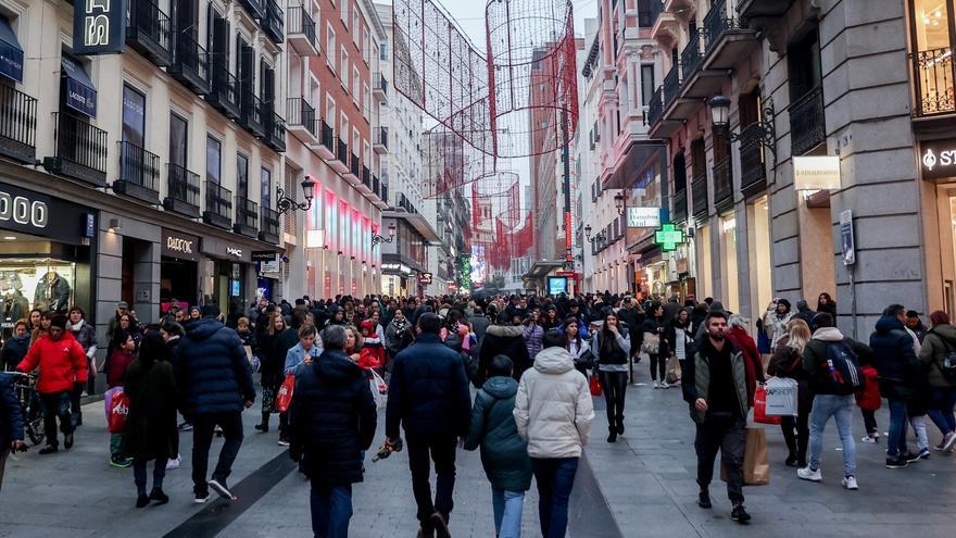 La economía española creció un 0,3% en verano impulsada por el consumo, con la inversión en negativo