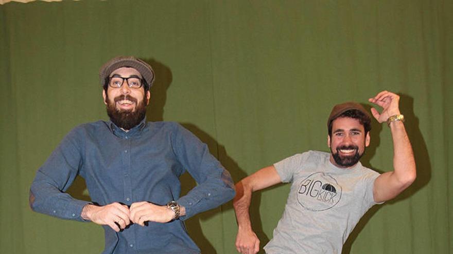 Andrés Usatorre (delante) y Helios Sacristán, que el pasado diciembre dieron vida a Big Kick, una escuela de swing (’www.bigkickpamplona.com’).
