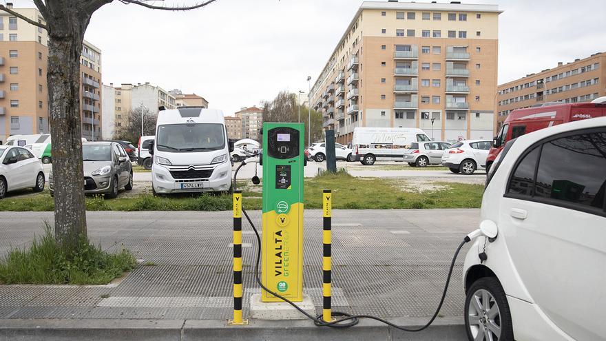 Pamplona cobrará a vehículos eléctricos utilizando los puntos de recarga como aparcamiento