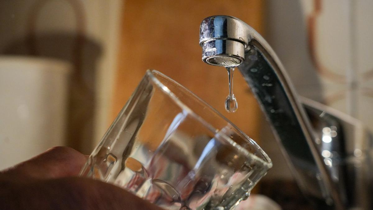 Sin agua del grifo.