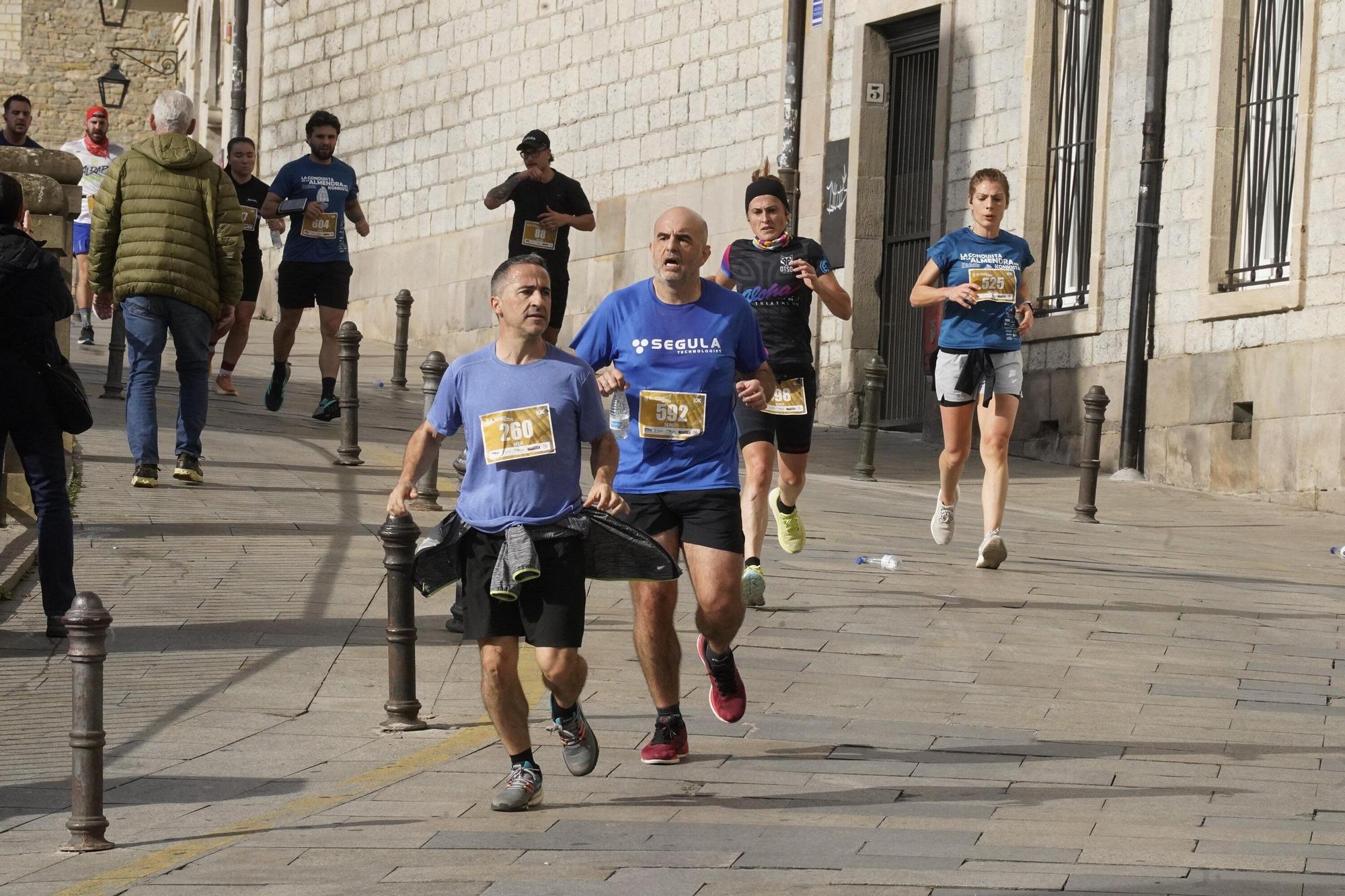 En imágenes: Miles de personas conquistan la Almendra de Gasteiz