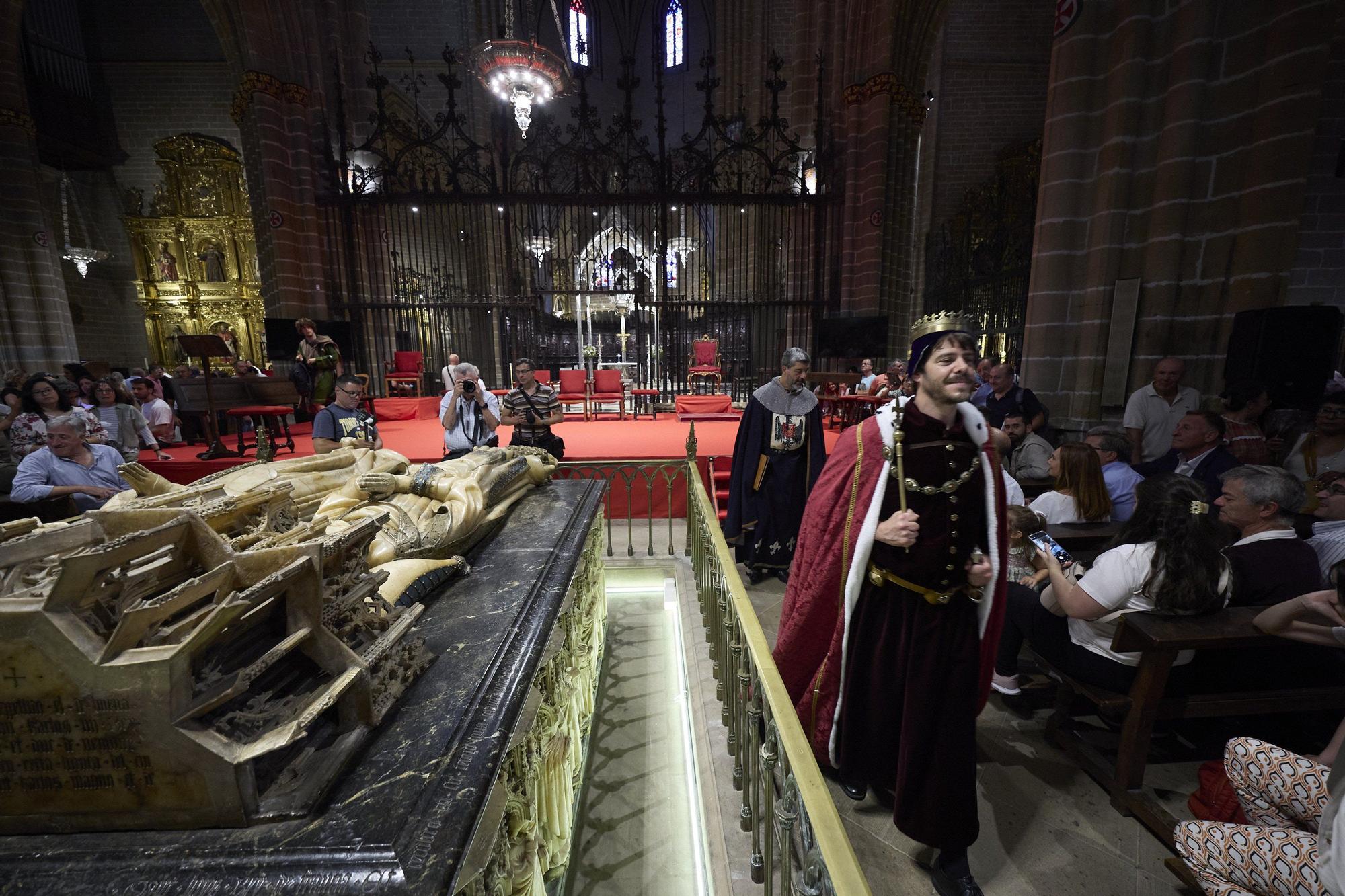 Fotos de la ceremonia de coronación de Carlos III, rey que unificó los tres burgos de Pamplona