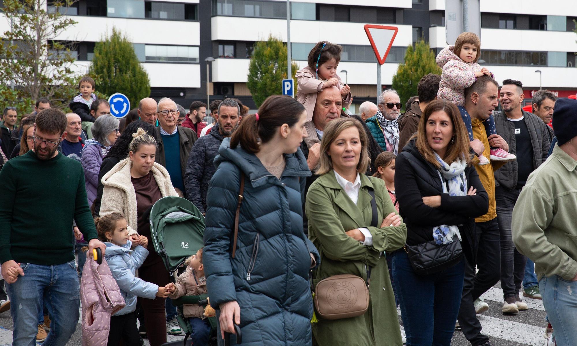 Manifestación del vecindario de Erripagaña para exigir dotaciones