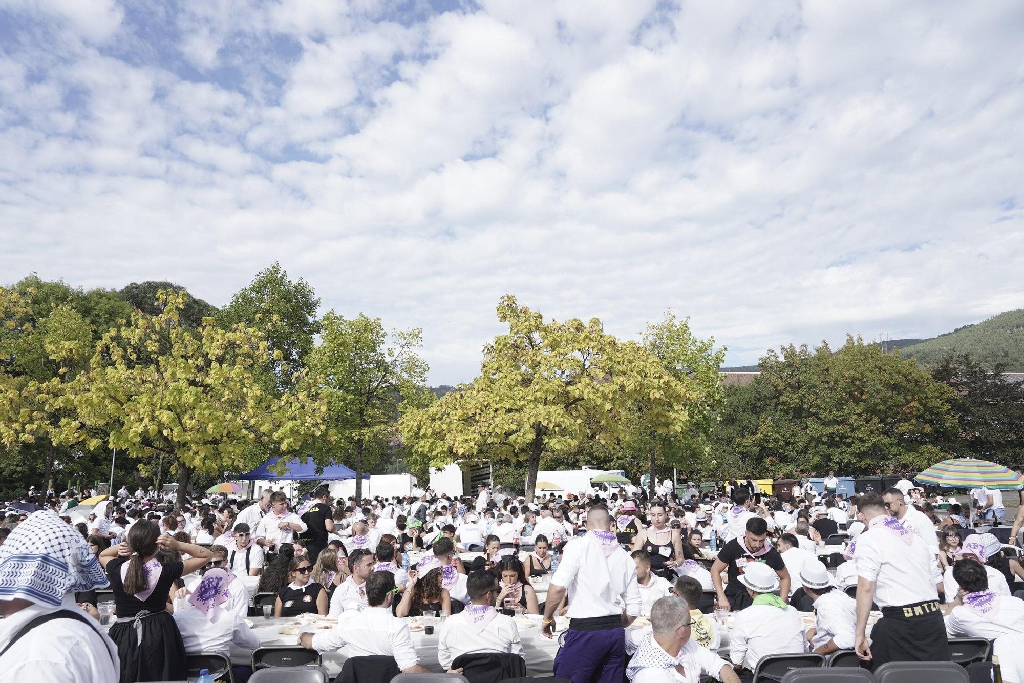 Más de 3.600 personas en la comida de cuadrillas de Basauri: “Es es indescriptible, se nos está yendo de las manos”
