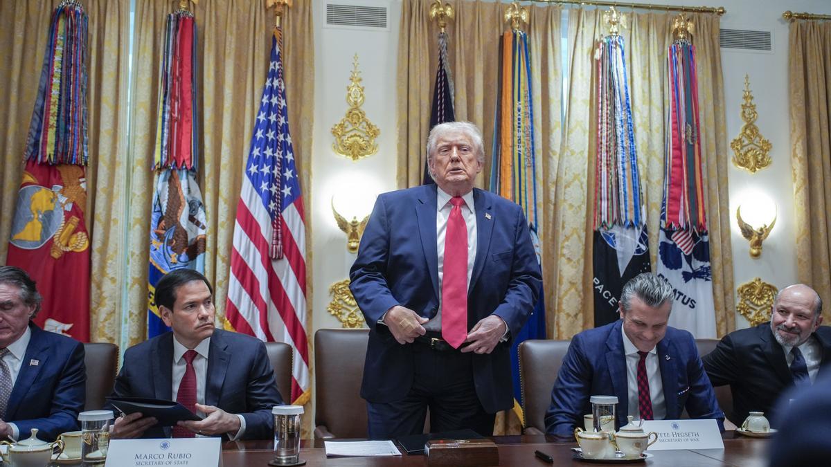 El presidente de Estados Unidos, Donald Trump, junto a su gabinete