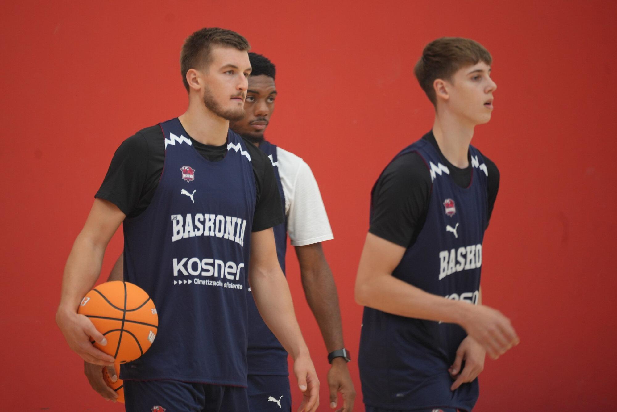 En imágenes: Así entrena el Baskonia bajo las órdenes de Galbiati