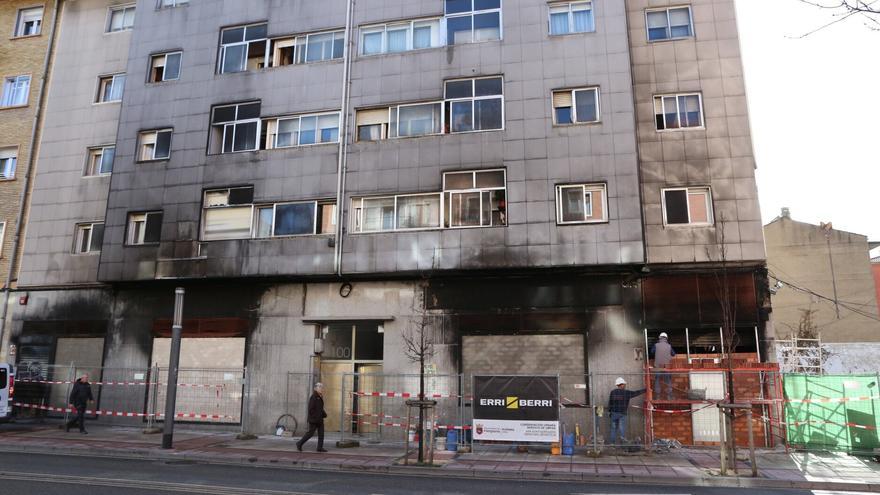 Se inicia la investigación del incendio del bazar de la Rochapea: "Va todo muy lento y los vecinos nos sentimos indefensos"