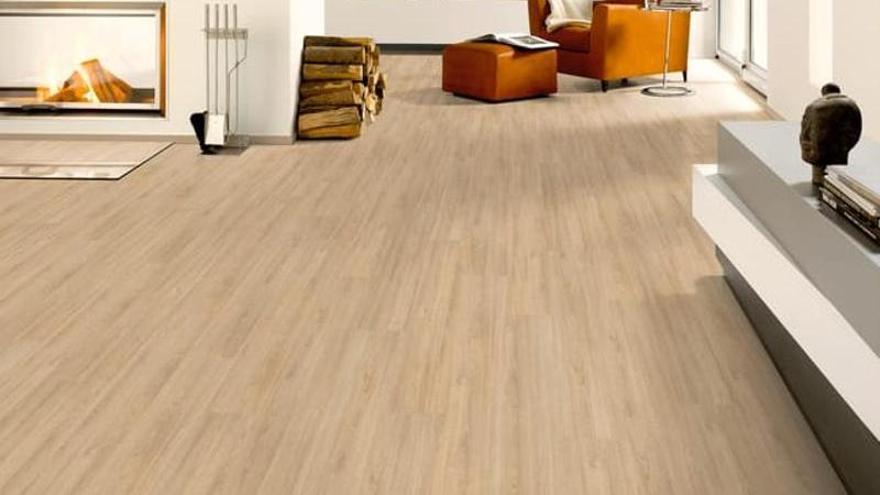 Vista del suelo laminado New Dunmor AC5 ARTENS con efecto de madera natural de Leroy Merlin