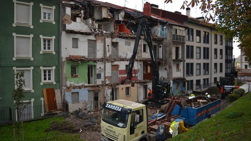 Hasi da Txabarri kaleko 37 eta 39 eraikinen eraisketa