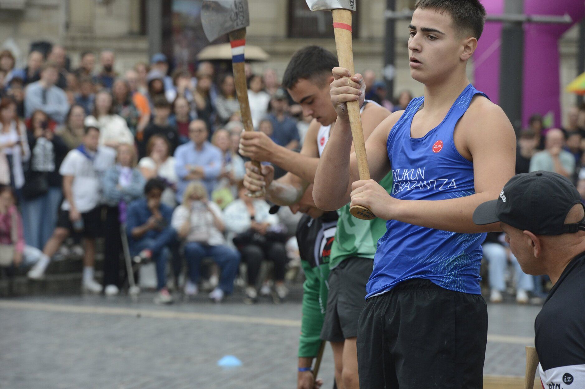 En fotos: herri kirolak en la plaza del Arriaga