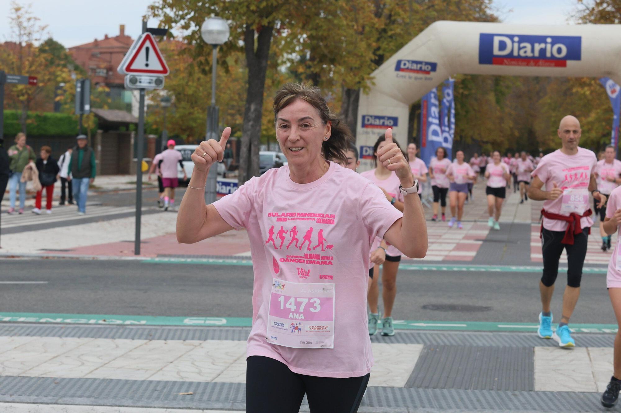 En imágenes: Vitoria se vuelca con la VI Carrera Solidaria contra el Cáncer de Mama