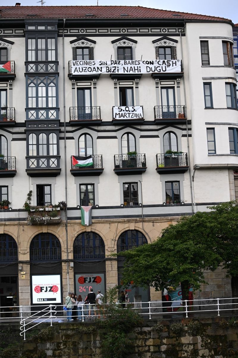 Vecinos de Marzana reivindican su derecho a descansar frente al ruido de terrazas y bares