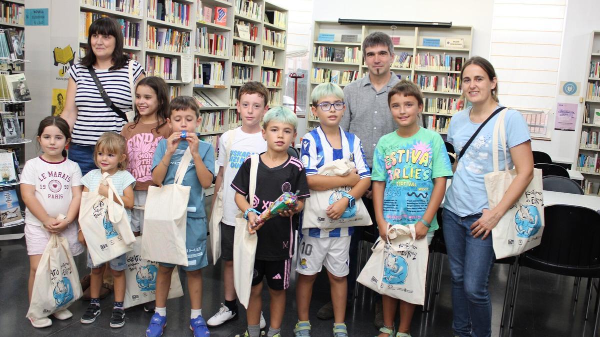 Los premiados por leer en euskera este verano.
