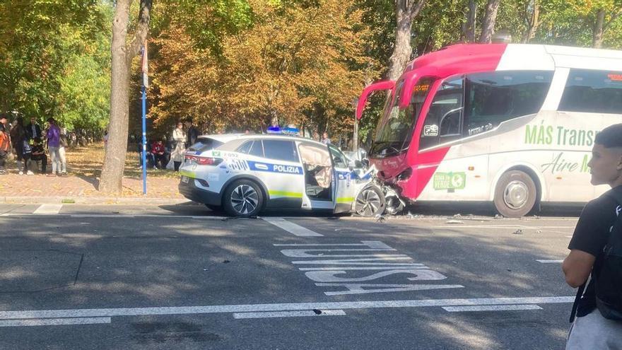 Varios heridos tras colisionar un autobús y dos turismos en Vitoria-Gasteiz