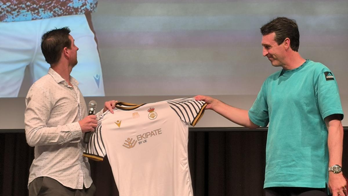 Igor Emery y Unai Emery con la primera equipación