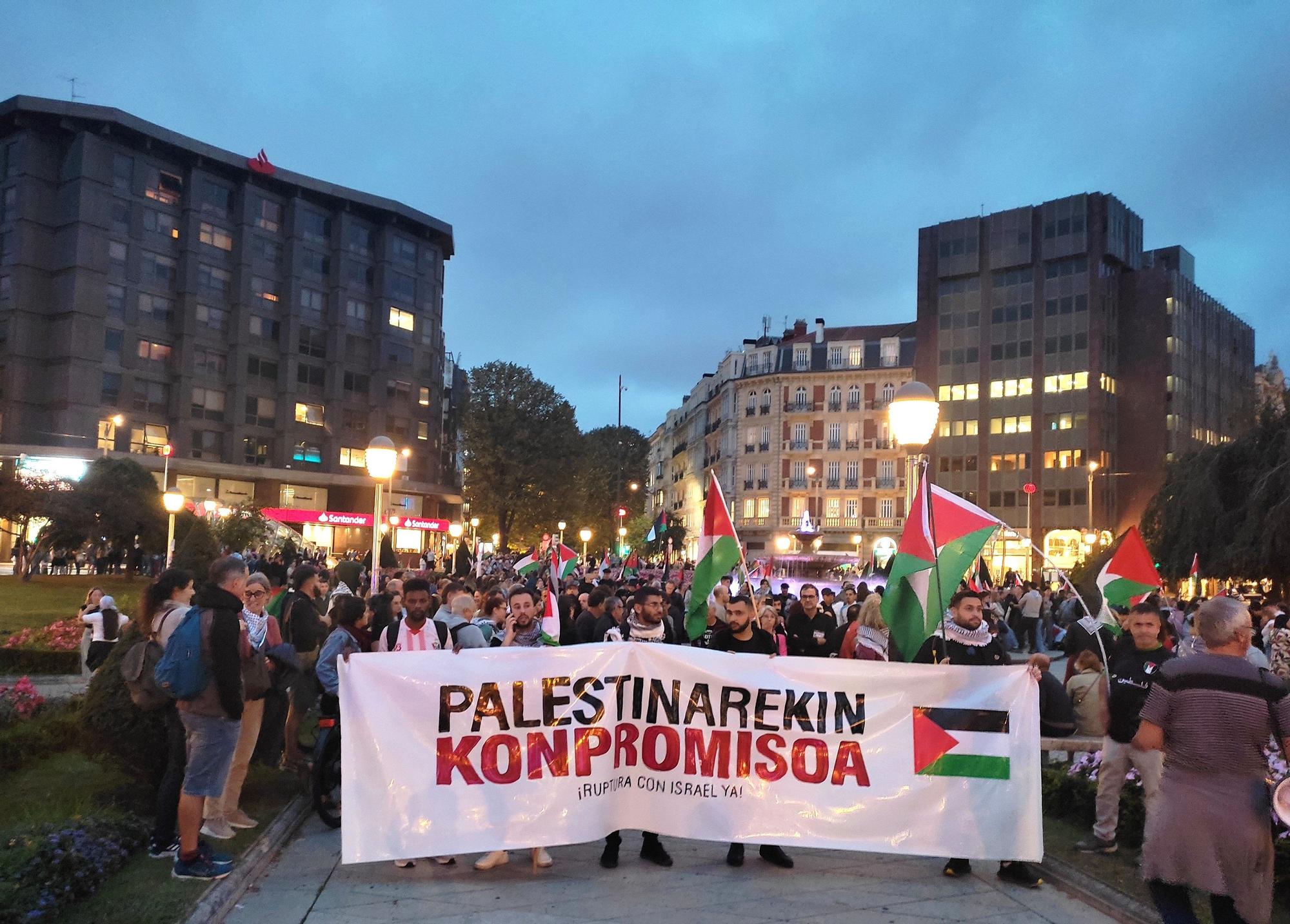 En imágenes: Una manifestación en apoyo a Palestina vuelve a reunir a miles de personas por la Gran Vía de Bilbao