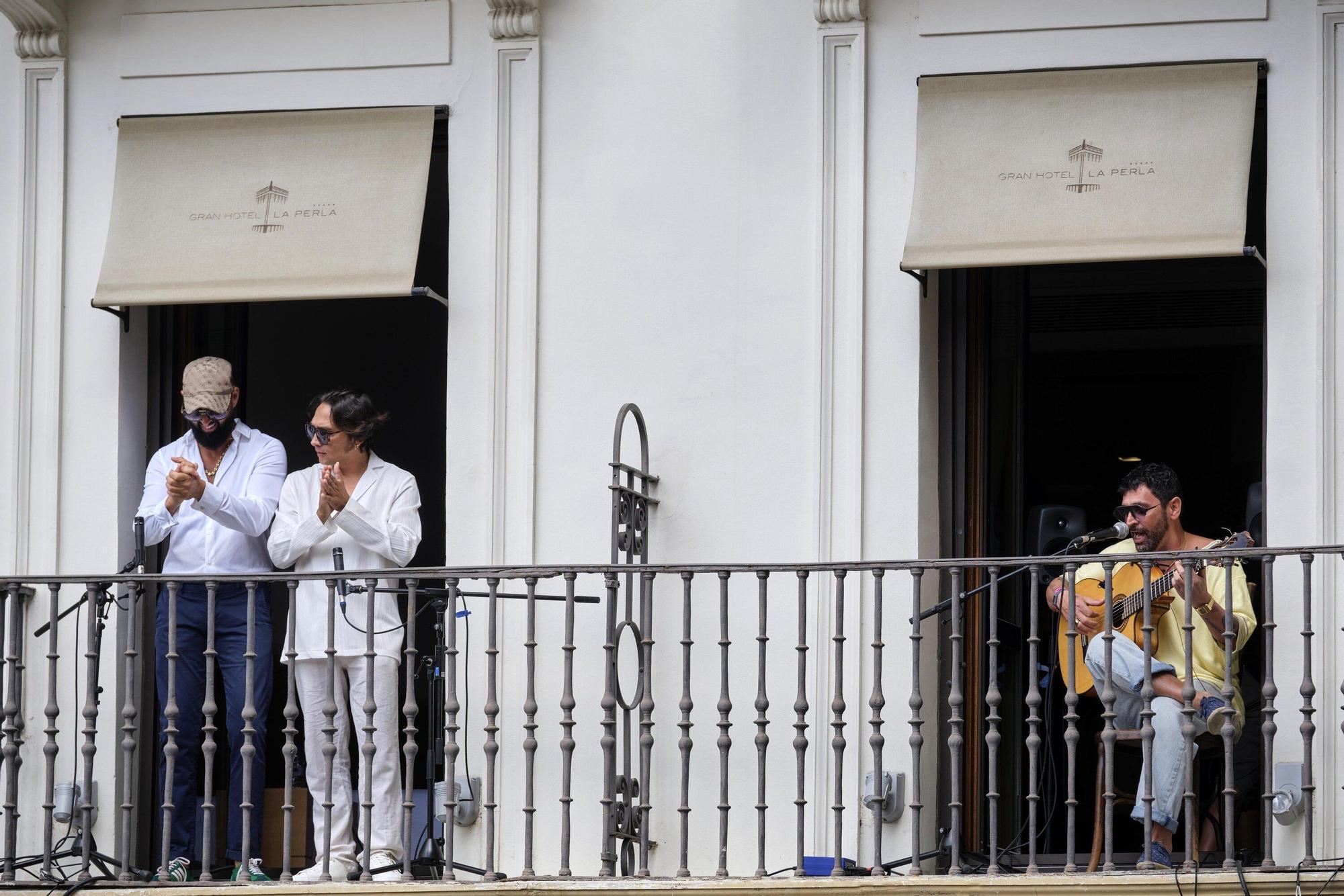 Actuación de Duquende y Julio Romero en la Plaza del Ayuntamiento