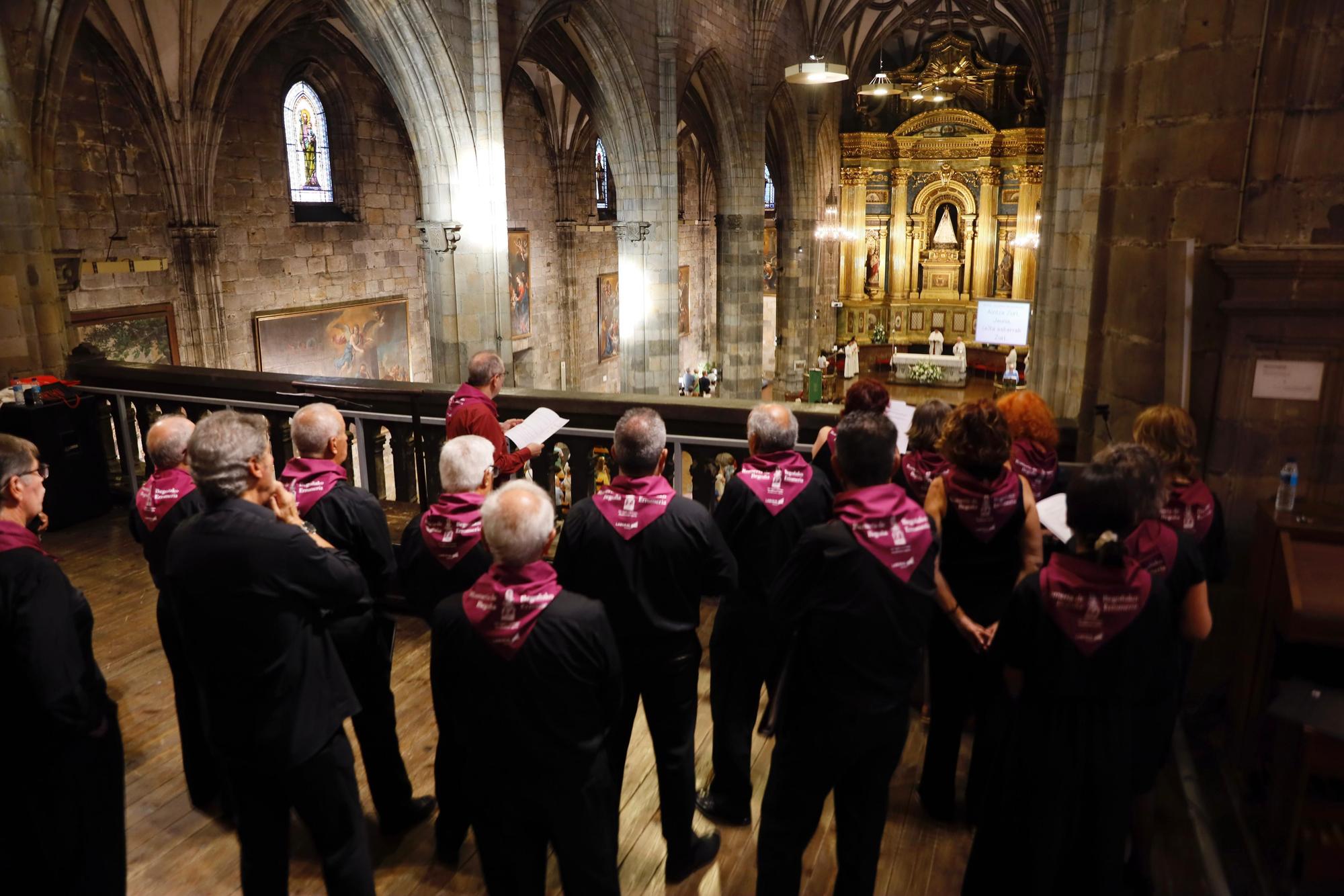 En imágenes: Una popular misa celebra los 125 años de la coronación de la Virgen de Begoña