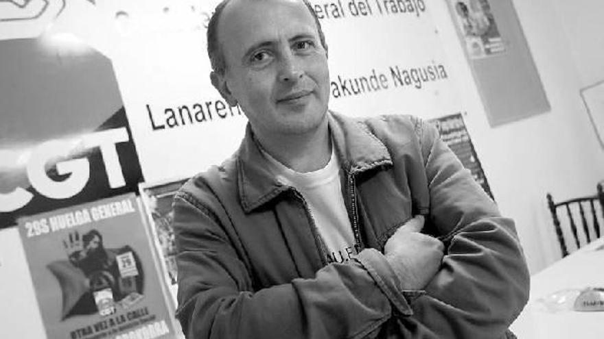 El economista argentino Fabián Pierucci, en la sede del sindicato CGT en Pamplona.