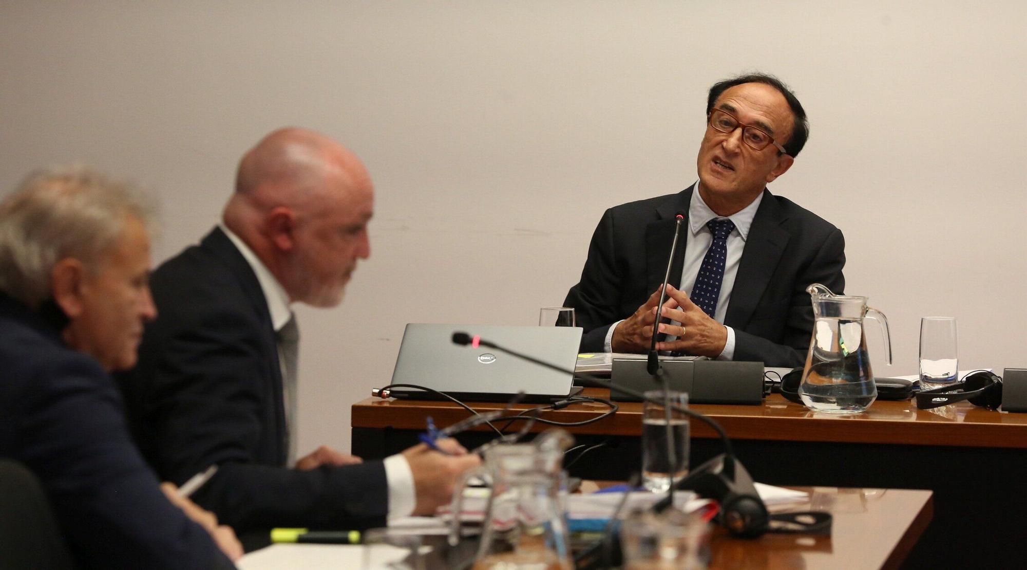 Fotos de la sesión de este martes de la comisión de investigación del Parlamento de Navarra