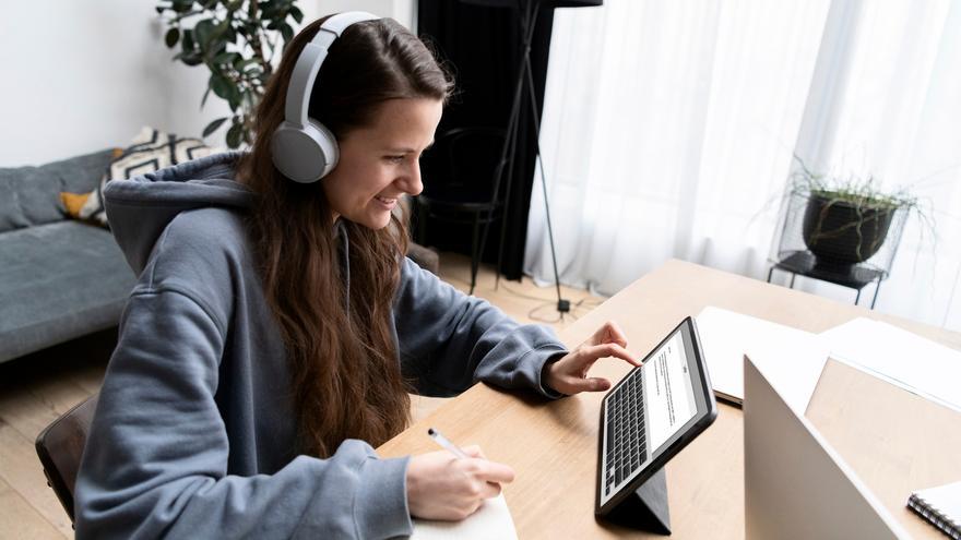 Descubre cómo componer una canción con la colaboración de la IA en unos minutos