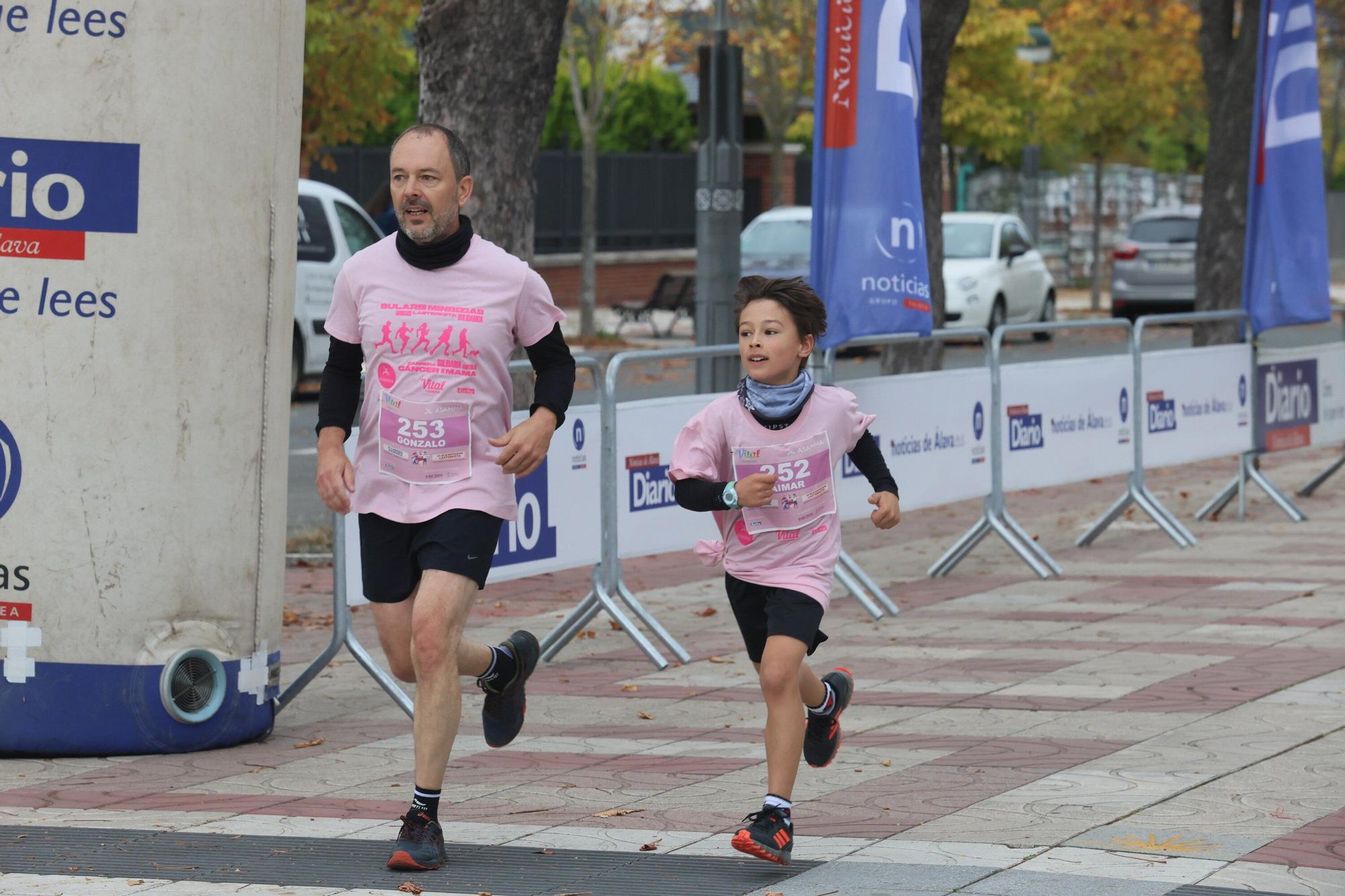 En imágenes: Vitoria se vuelca con la VI Carrera Solidaria contra el Cáncer de Mama