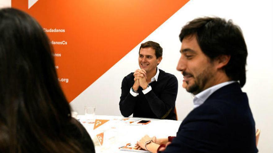 El líder de Ciudadanos, Albert Rivera (c), preside el Comité Ejecutivo Permanente del partido.