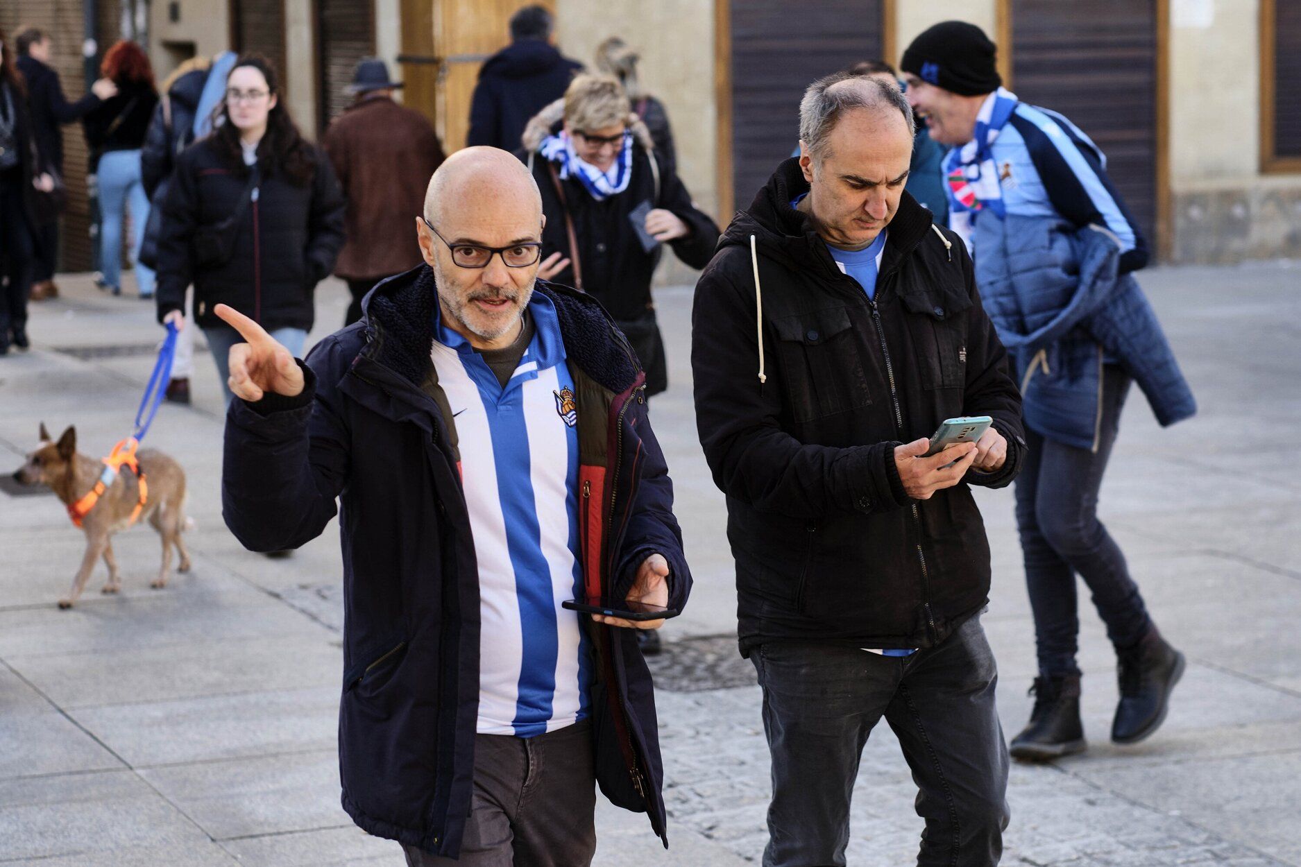 El frío no frena a la afición txuri-urdin en Pamplona