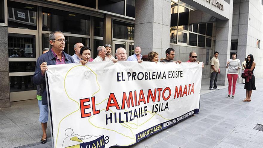 Protesta para pedir medidas contra el amianto.Foto: José Sampedro