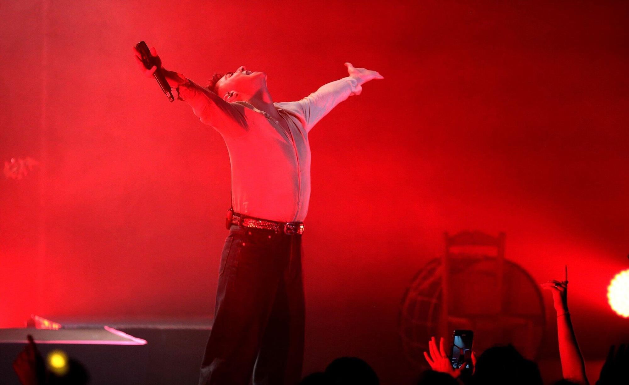 Juanjo Bona deslumbra en Baluarte con su fusión de jota aragonesa y estilos contemporáneos