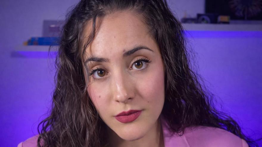 María Aperador, experta en ciberseguridad: "Cuidado con estas tiendas que aparecen en Facebook y en Instagram"