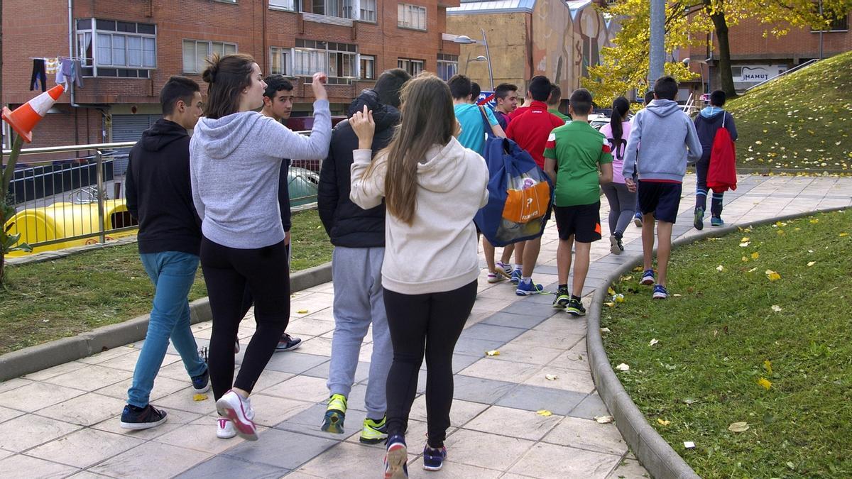 Las relaciones personales entre iguales han quedado afectadas por el uso abusivo de las redes.