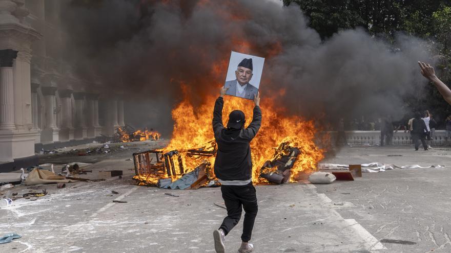 Dimite el primer ministro de Nepal tras las violentas protestas