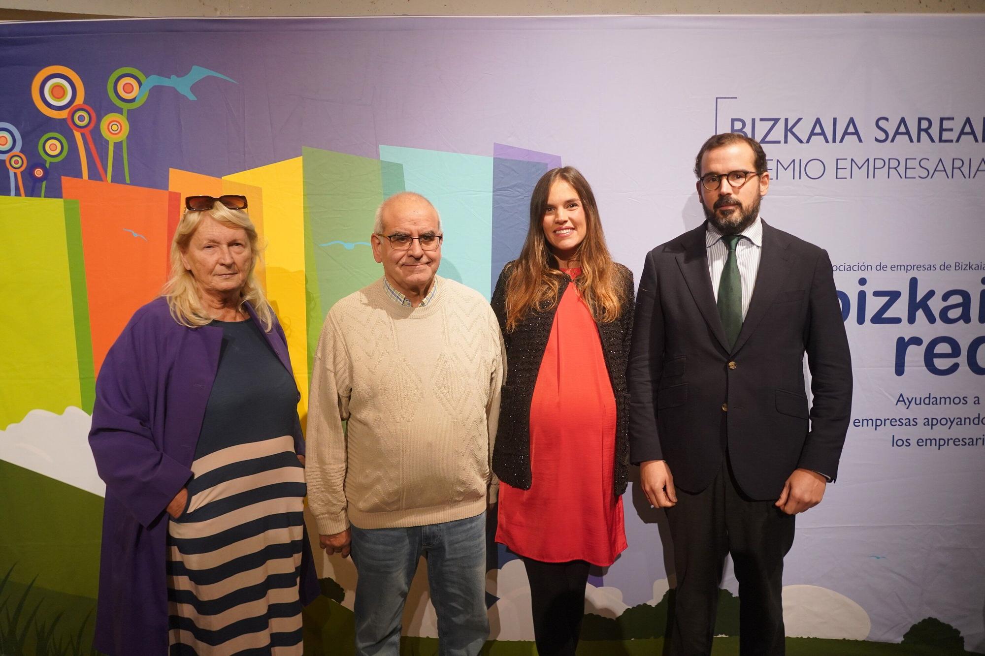 Amaia Goikoetxea; el Hermano Toño Pérez; Aitana Ávila y Guillermo Miró, de Cámara de Comercio.
