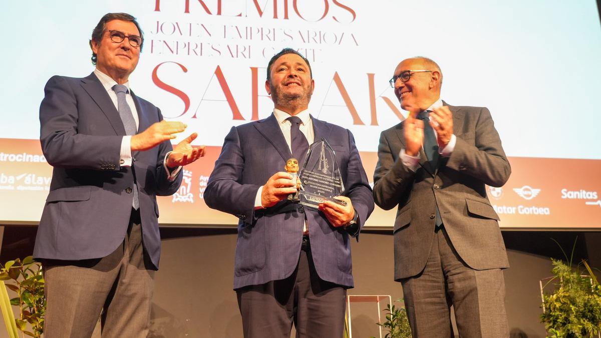 Garamendi ha intervenido este jueves en Vitoria-Gasteiz durante la entrega de la 24ª edición de los premios de Ajebask, la Asociación de Jóvenes Empresarios de Álava
