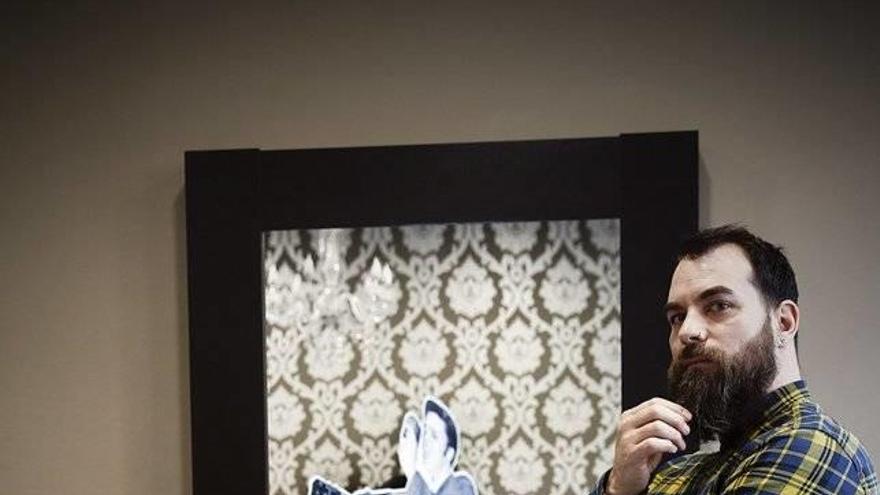 Roberto Dallo, sentado en la silla, y Sergio Irisarri, de pie, son los dos pamploneses finalistas en los premios Barbero 3.0 2016.