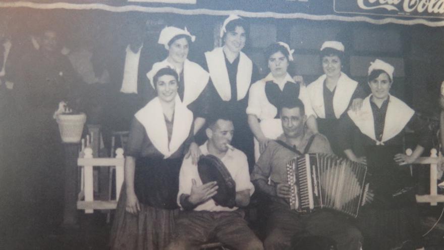 Fotografías del histórico bar Isabel de Urretxu