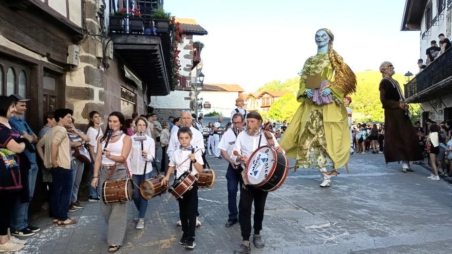 Buen ambiente en las fiestas del barrio beratarra de Altzate