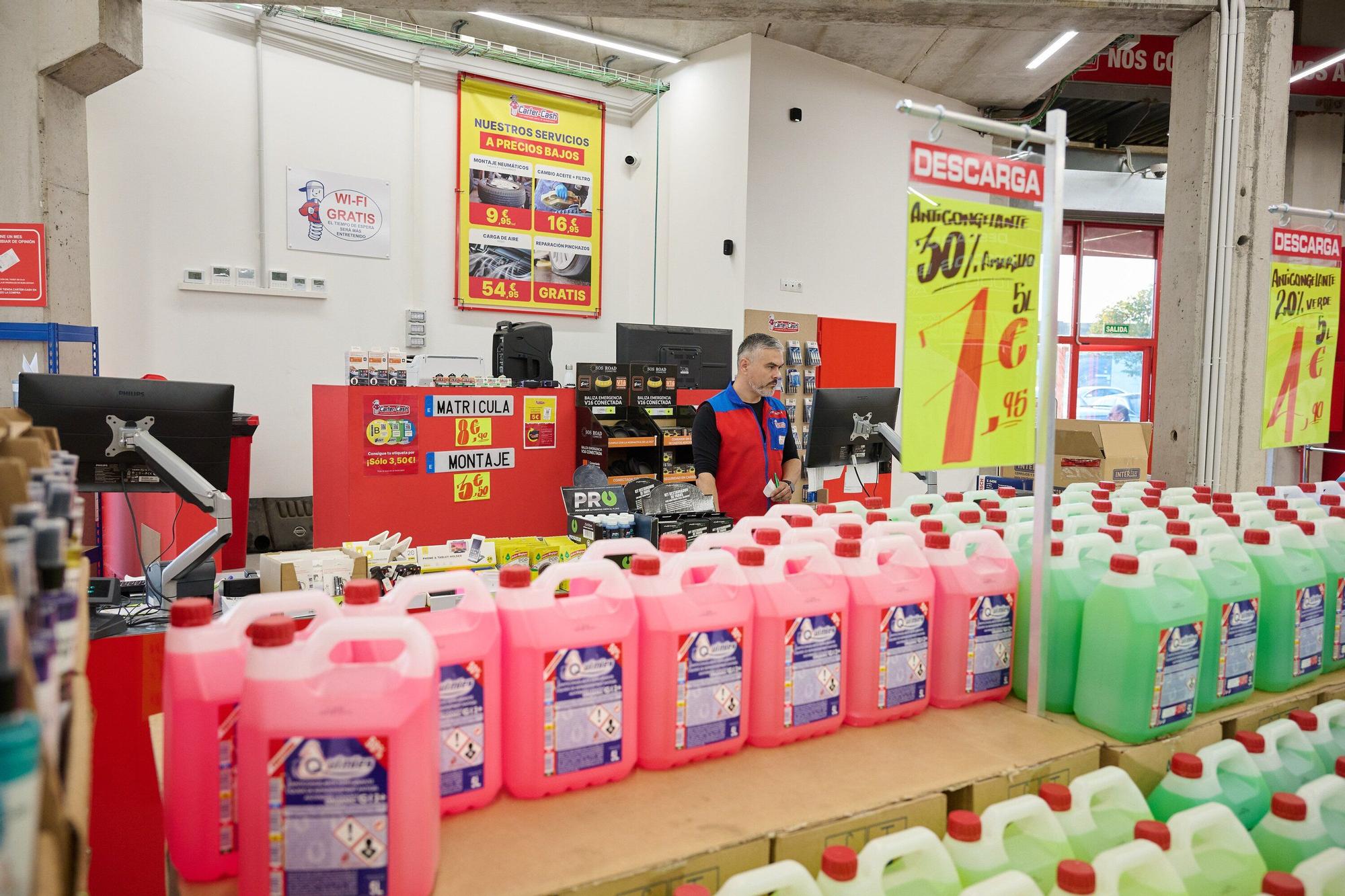 Fotos de la inauguración oficial de la nueva tienda de Carter-Cash en Pamplona