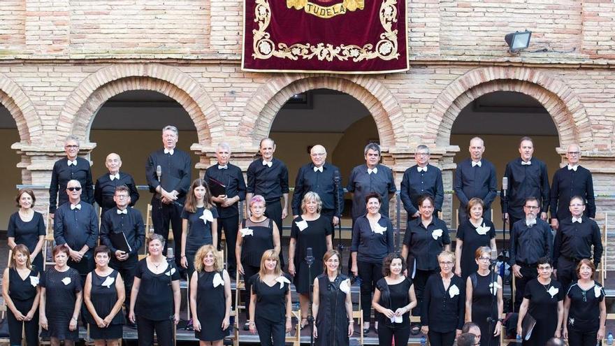 Aclaración. Coro Tutera Kantuz y Día de Navarra
