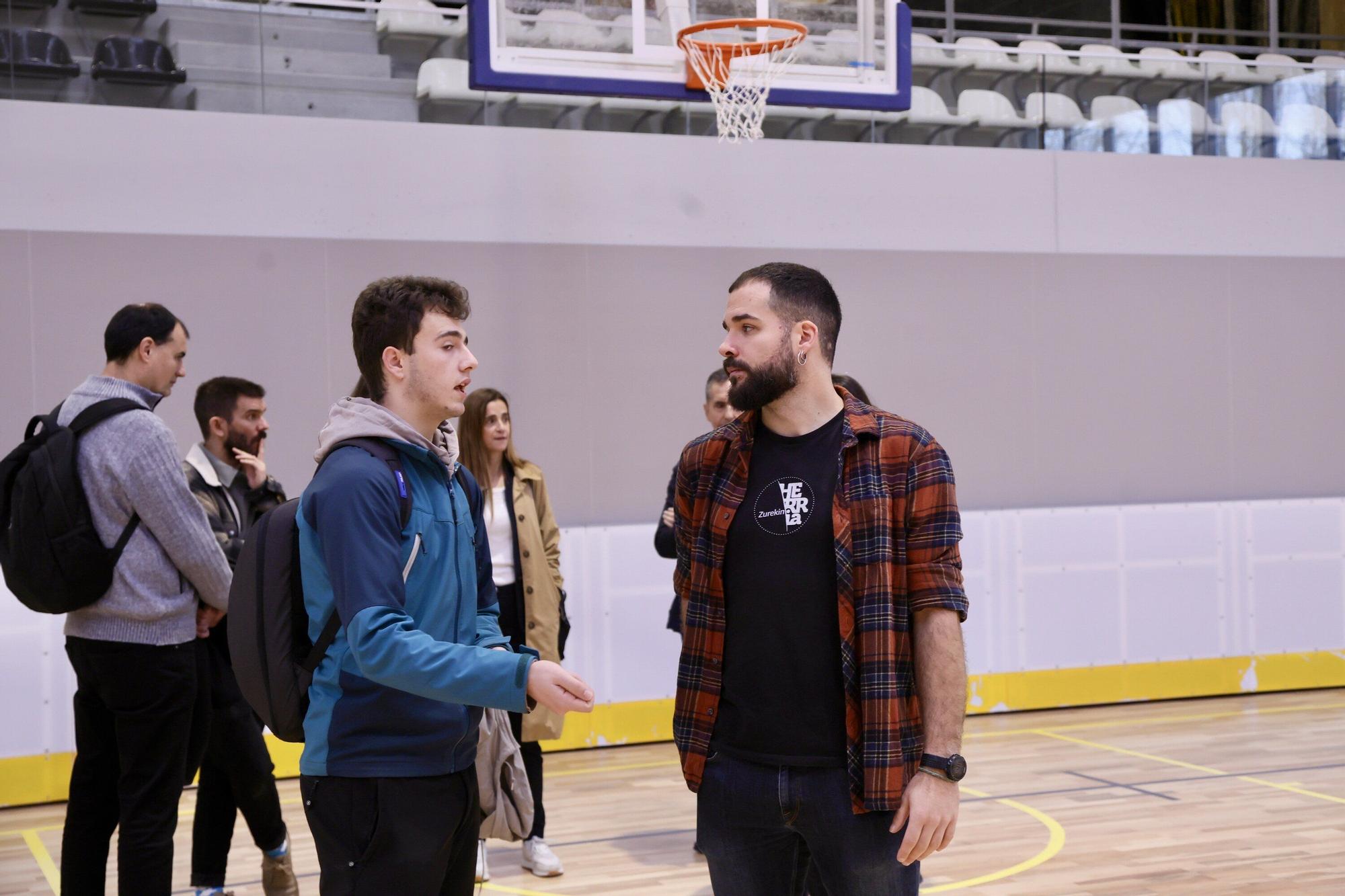 En imágenes: Así ha quedado el polideportivo y el frontón de Agurain tras la reforma