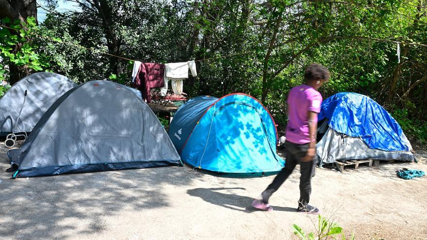 Más de cien personas conviven en un campamento en Olabeaga