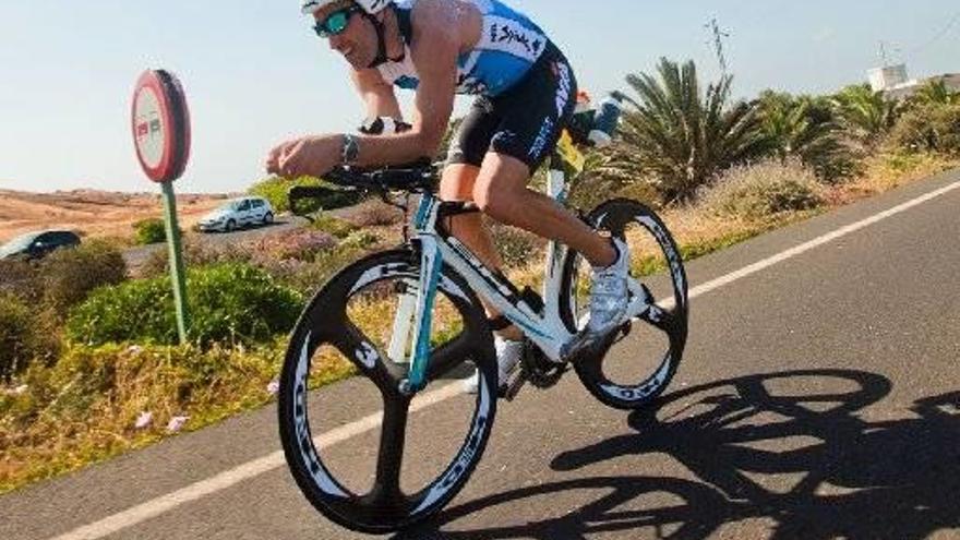 Llanos afronta la preparación final a dos semanas del Mundial de Triatlón
