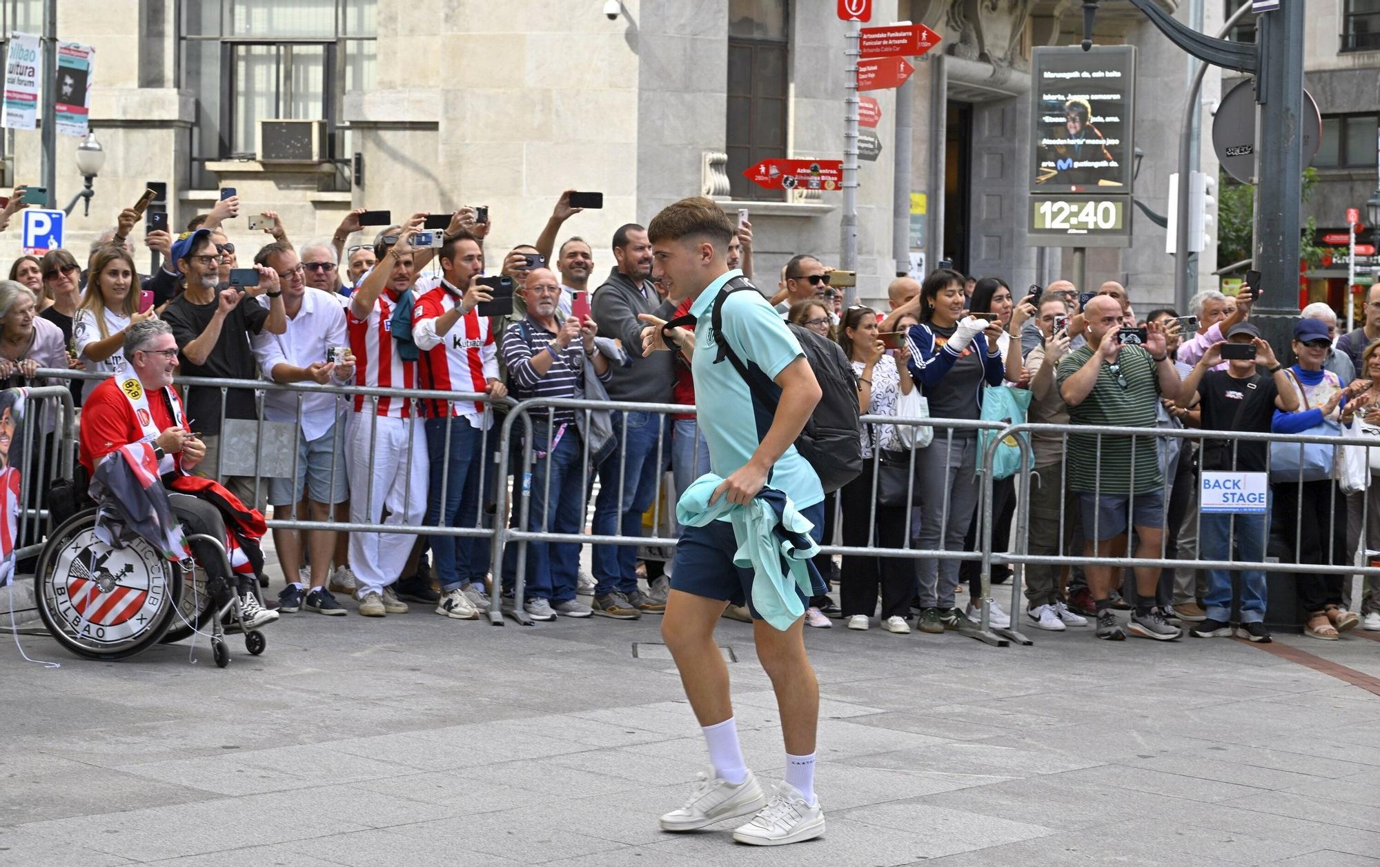 El Athletic llega al hotel Carlton