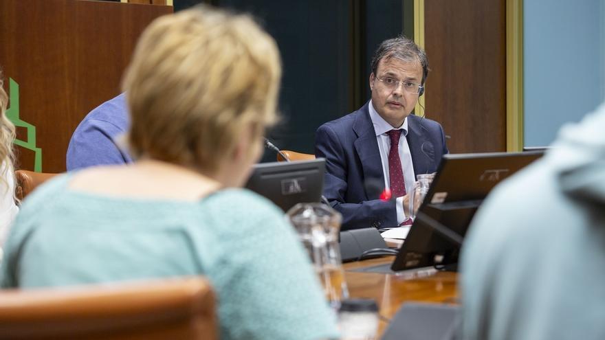 Alberto Martínez aboga por el uso de las IA para reforzar la &quot;atención directa&quot; a los pacientes