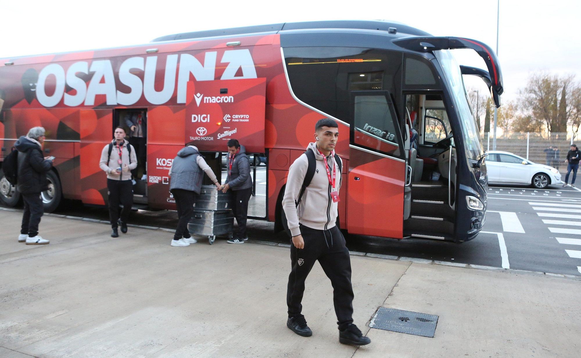 Fotos de la llegada de los jugadores de Osasuna al Ibercaja Estadio