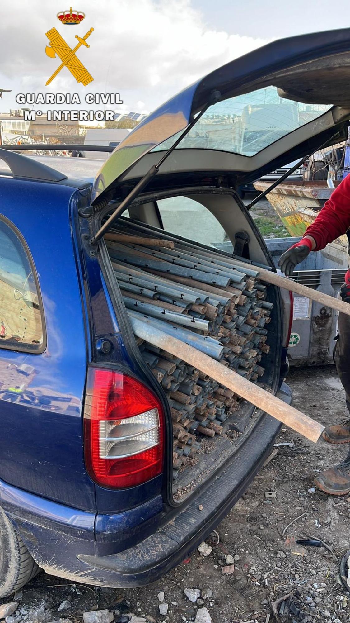 Imagen de la furgoneta en la que interceptaron los postes