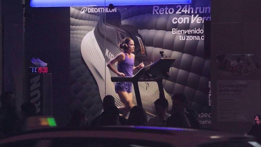 Verdeliss lo vuelve a hacer: la navarra afronta el reto de correr 24 horas en una cinta sin descanso