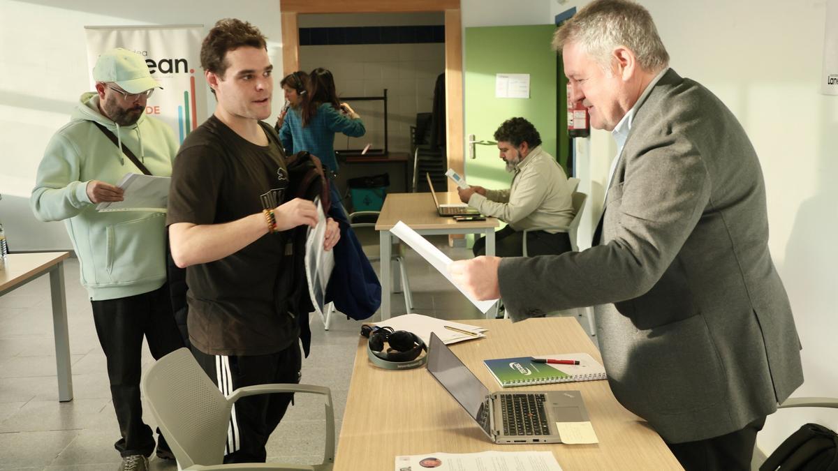 En imágenes: I Feria de Empleo de Aiaraldea